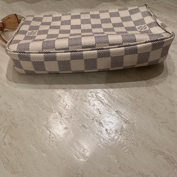 100% Authentic Louis Vuitton Pochette Accessoires NM Damier; Excellent condition - Picture 13 of 16